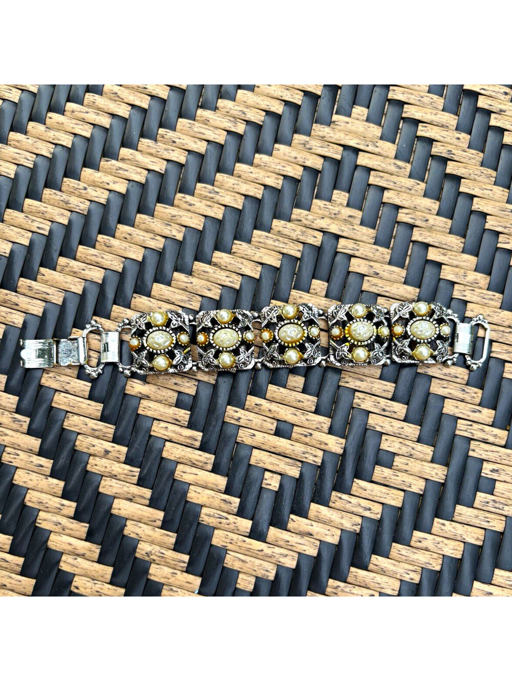 Silver Tone Link Bracelet Faux Pearl Flower Stations